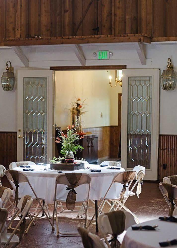 Lone Oak Ranch & Retreat Hotel Gainesville Bagian luar foto