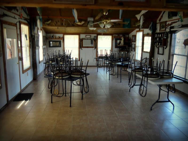 Lone Oak Ranch & Retreat Hotel Gainesville Bagian luar foto